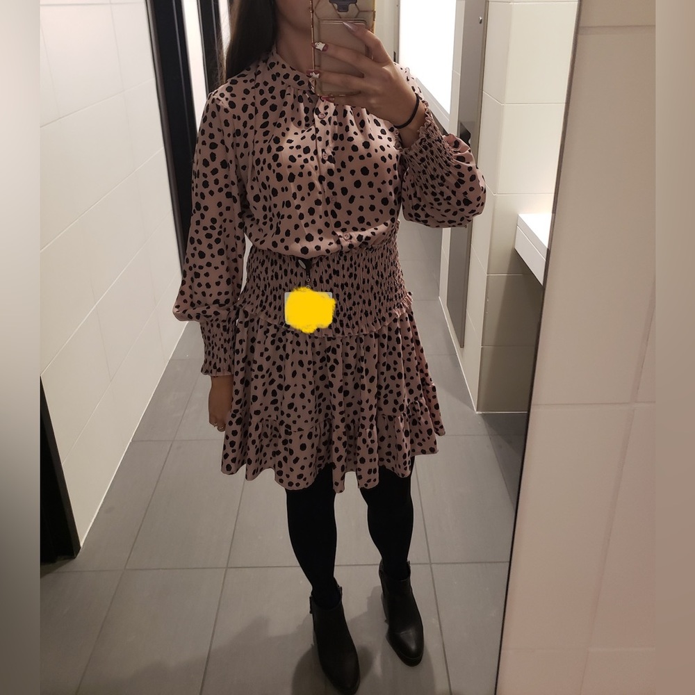 Cute, flowy leopard dress. Pink and black.